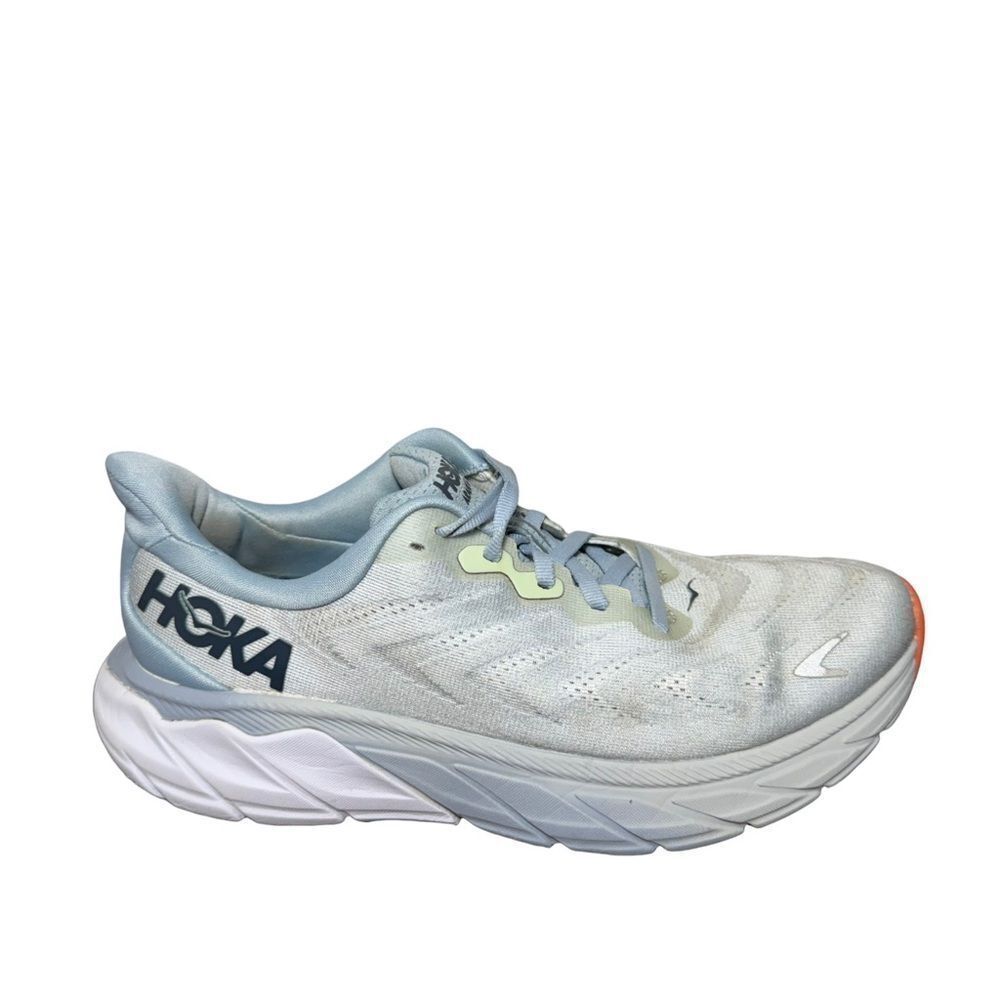Hoka Women's Athletic Shoes - Light Gray and White Arahi 6 size 8B